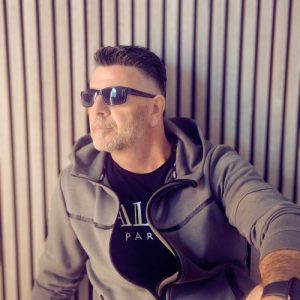 Miraux bietet Dir immer neue Musik online zum downloaden und streaming.